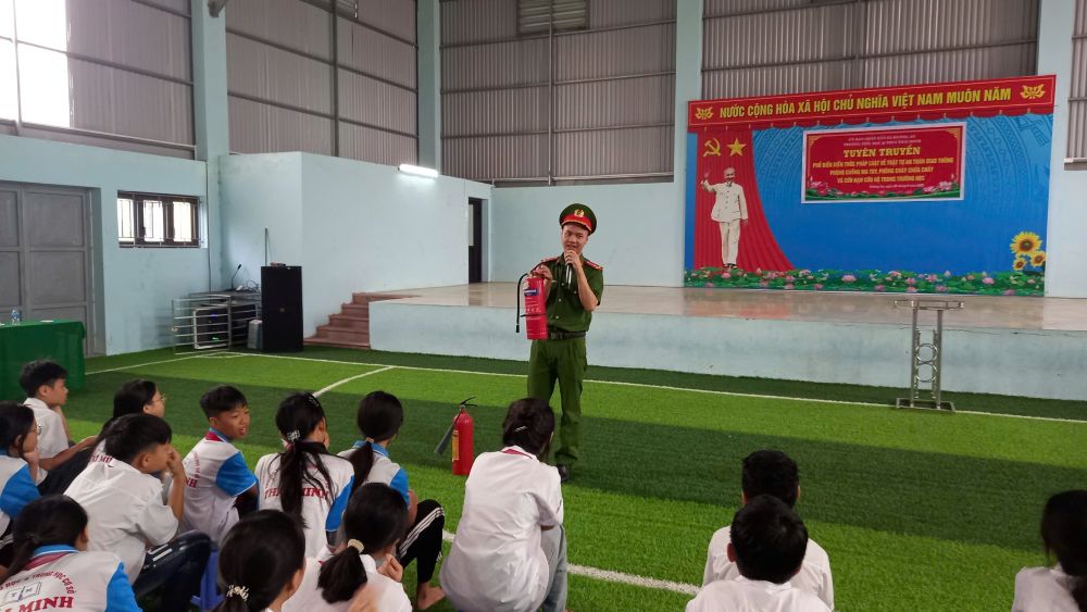 Công an xã Đường An: Tuyên truyền pháp luật tại trường Tiểu học và THCS Thái Minh